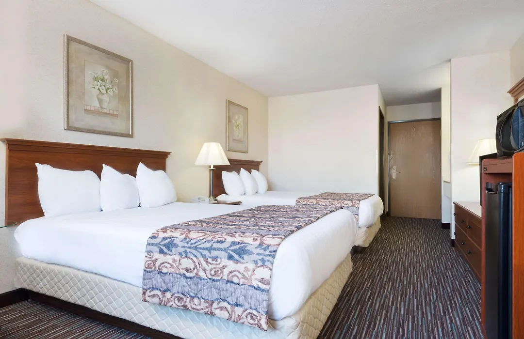 Baymont By Wyndham Columbus/Rickenbacker-1