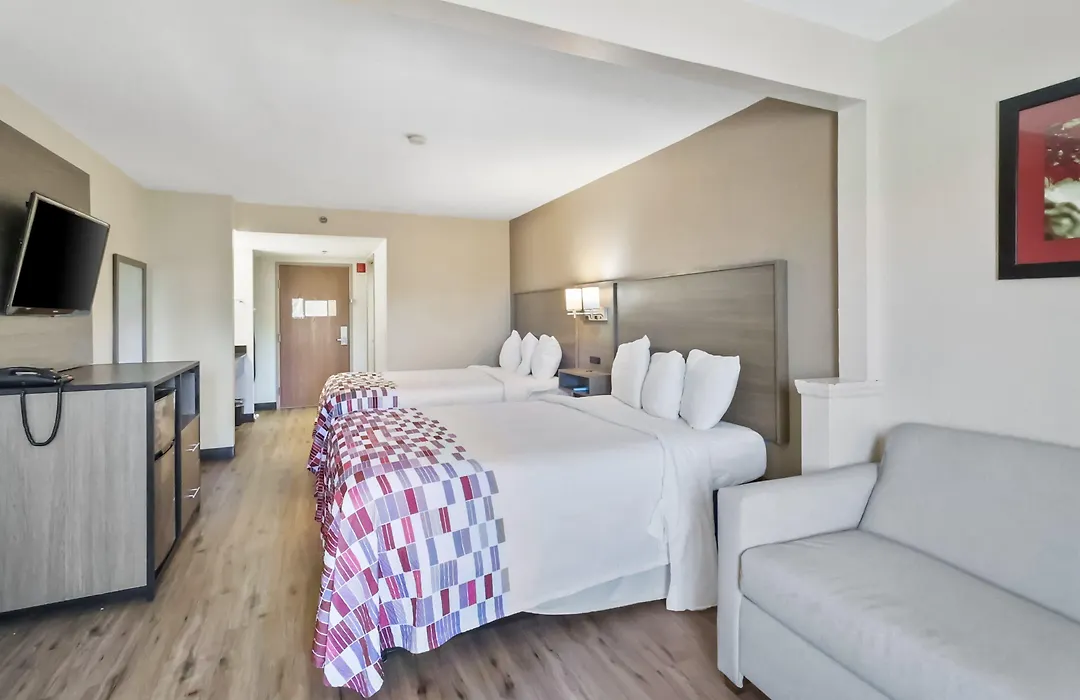 Red Roof Inn & Suites Fayetteville-Fort Bragg-1