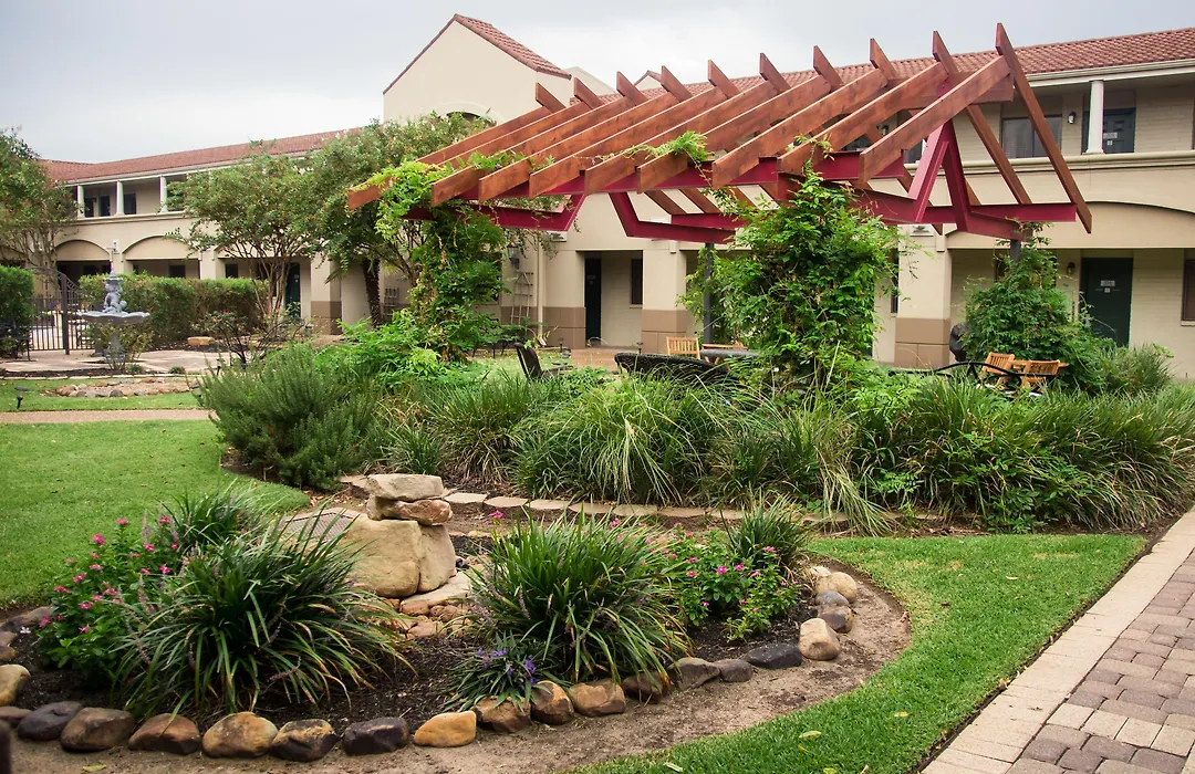 Vineyard Court Designer Suites Hotel-1