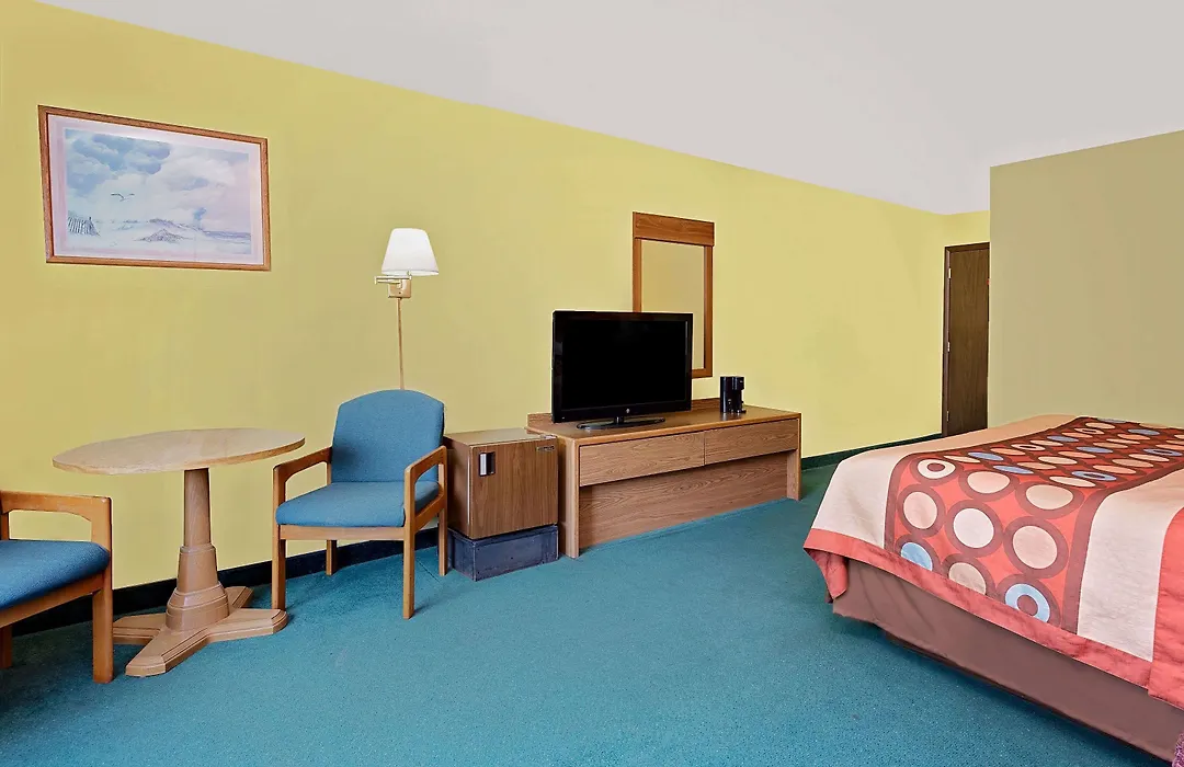 Super 8 By Wyndham Sturgeon Bay-1
