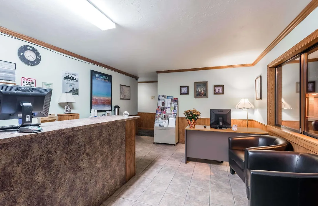 Travelodge By Wyndham Livingston-1