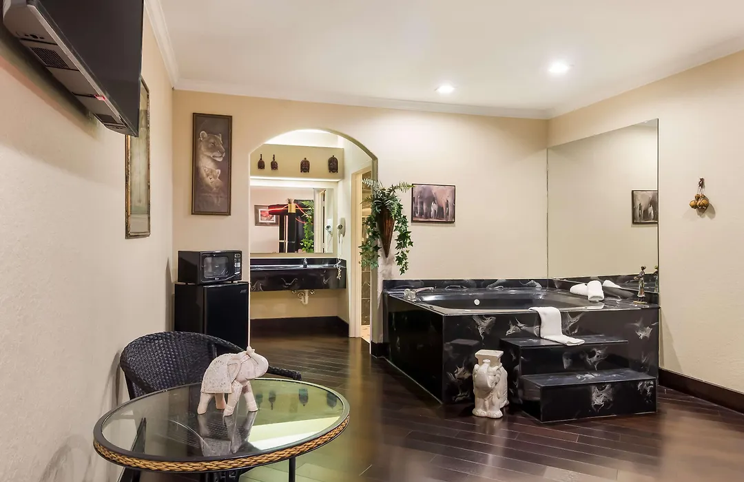 Americas Best Value Platinum Inn & Suites-1