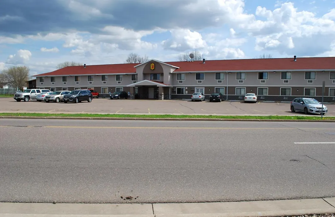 Super 8 By Wyndham Eau Claire Wi-1