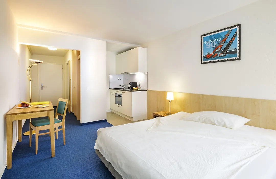 Central Hotel Post-1