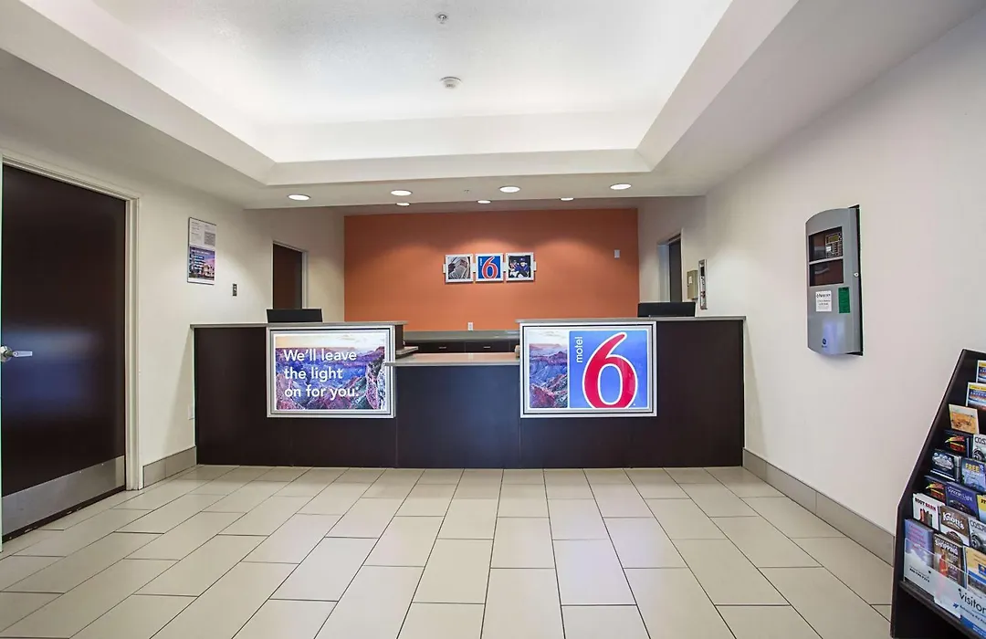 Motel 6-Page, Az-1
