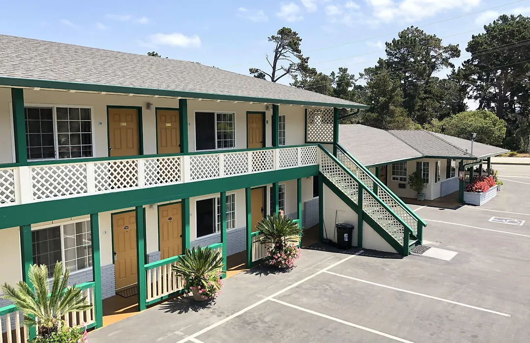 Monterey Pines Inn-1