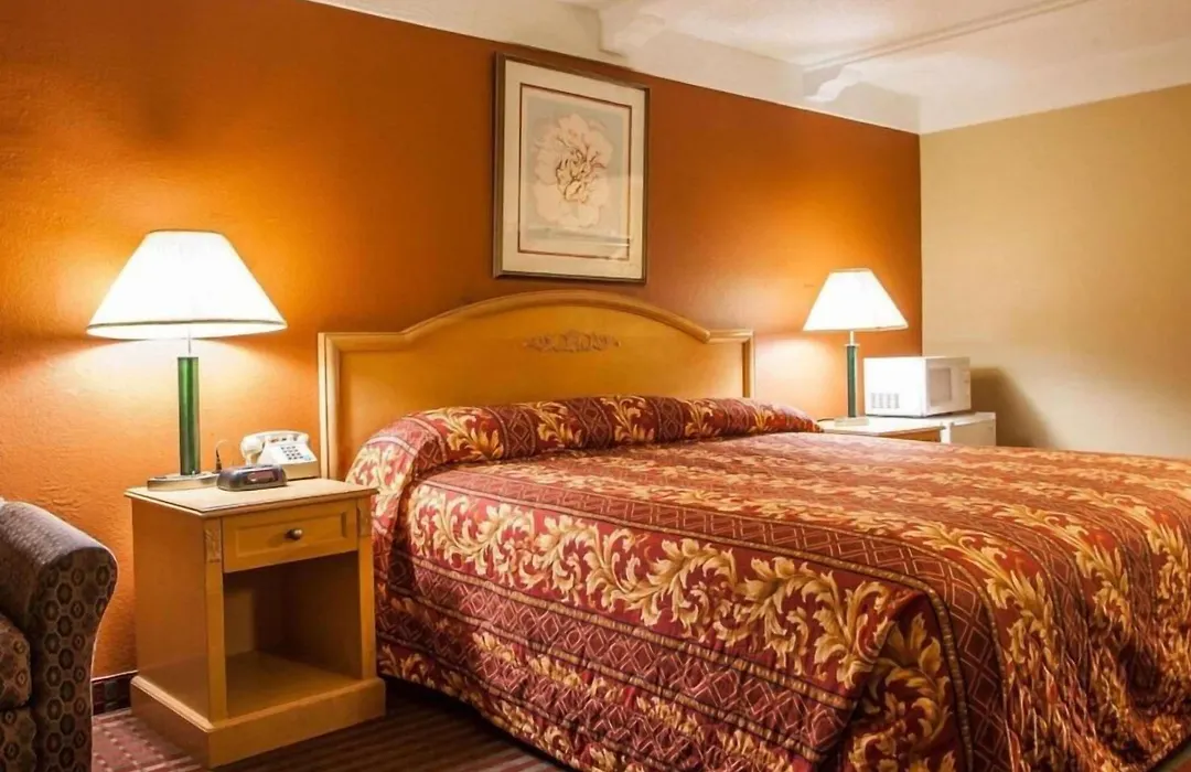 Relax Inn Saint Charles-1