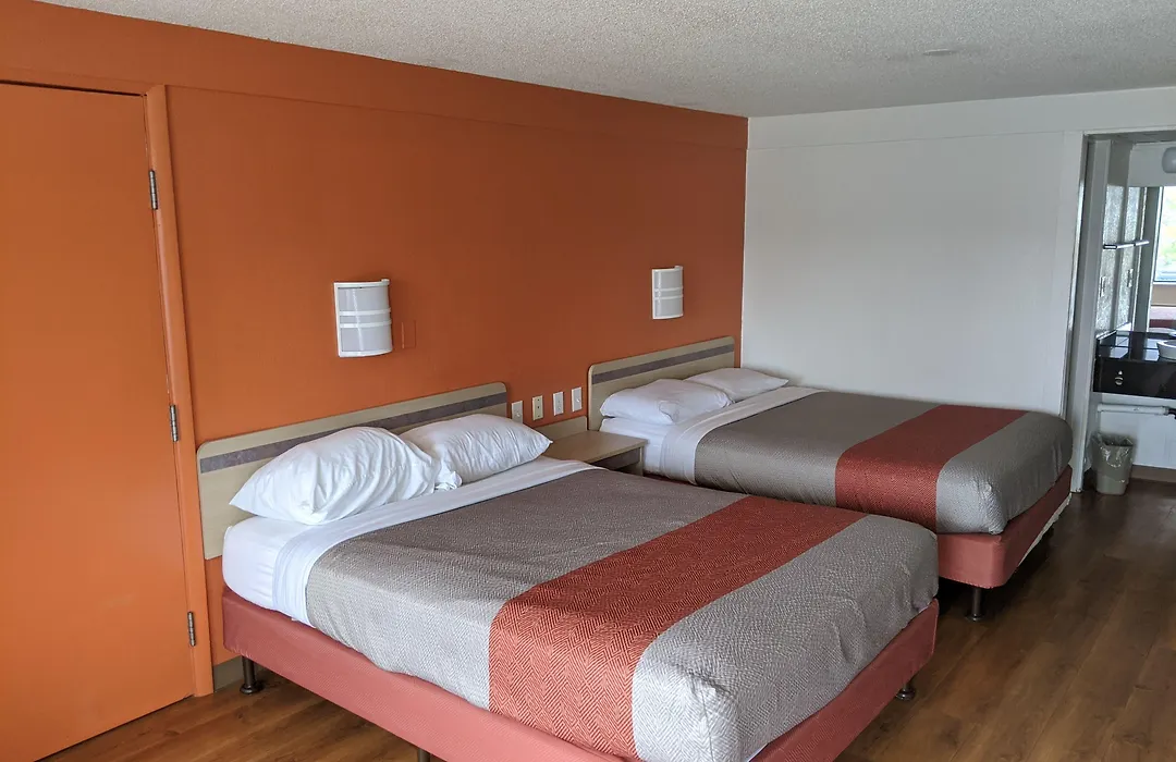 Rodeway Inn Altoona Orchard Plaza-1