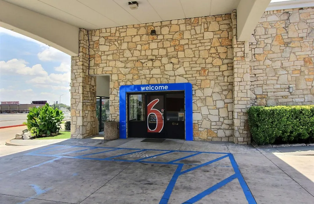 Motel 6 Austin, Tx - Central Downtown Ut-1