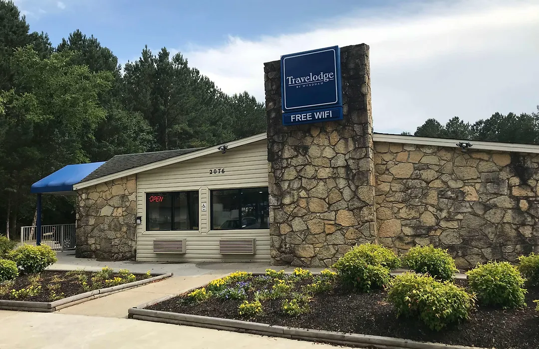 Travelodge By Wyndham Fayetteville-1