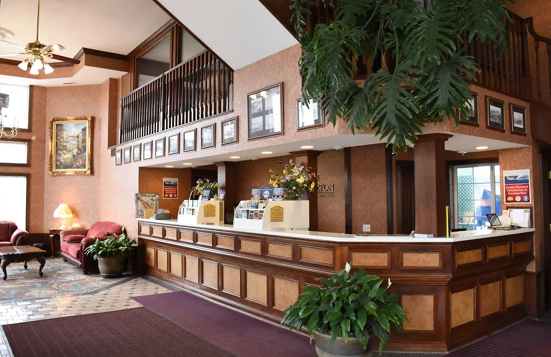 Hamilton Inn Select Beachfront Mackinaw City-1
