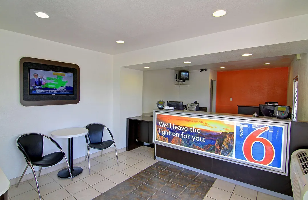 Motel 6 Old Town Scottsdale Fashion Square-1