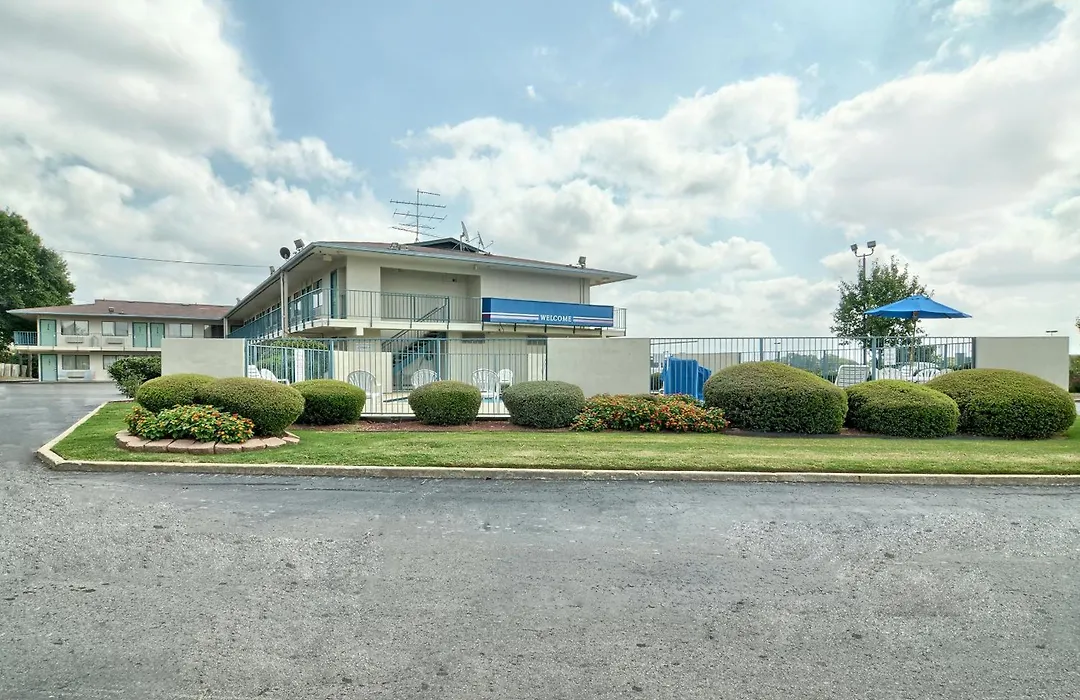 Skyline Inn-1