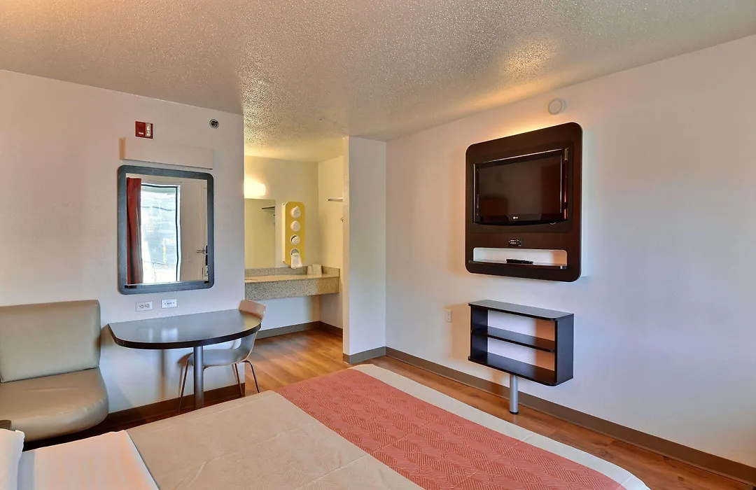 Motel 6-Tewksbury, Ma - Boston-1