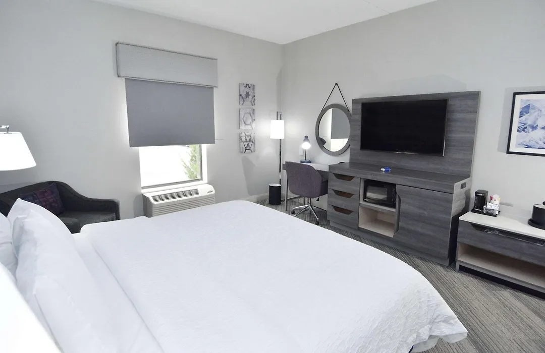 Hampton Inn Auburn-1