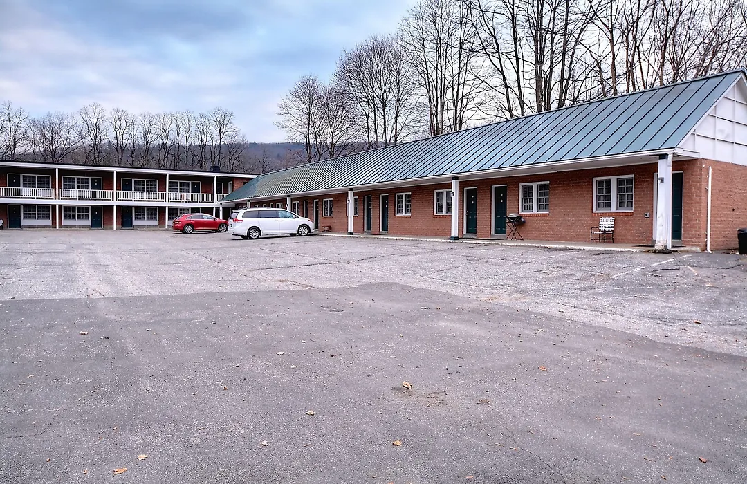 Colonial Motel And Spa-1