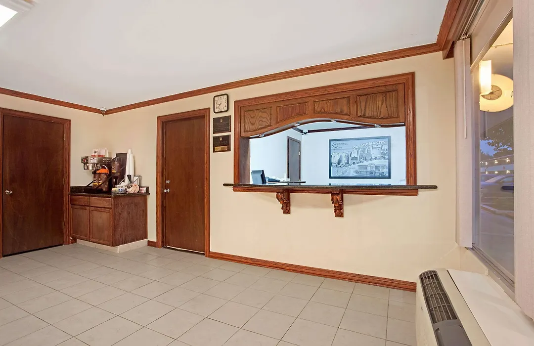 Super 8 By Wyndham Oklahoma/Frontier City-1