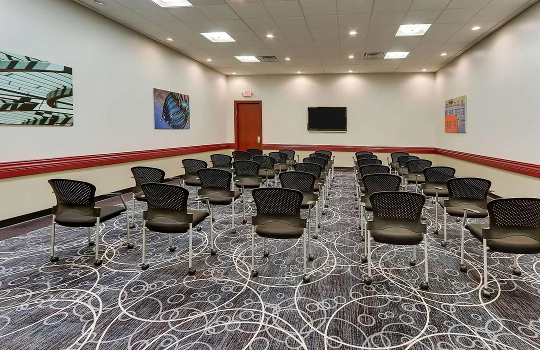Doubletree By Hilton St. Louis Forest Park-1