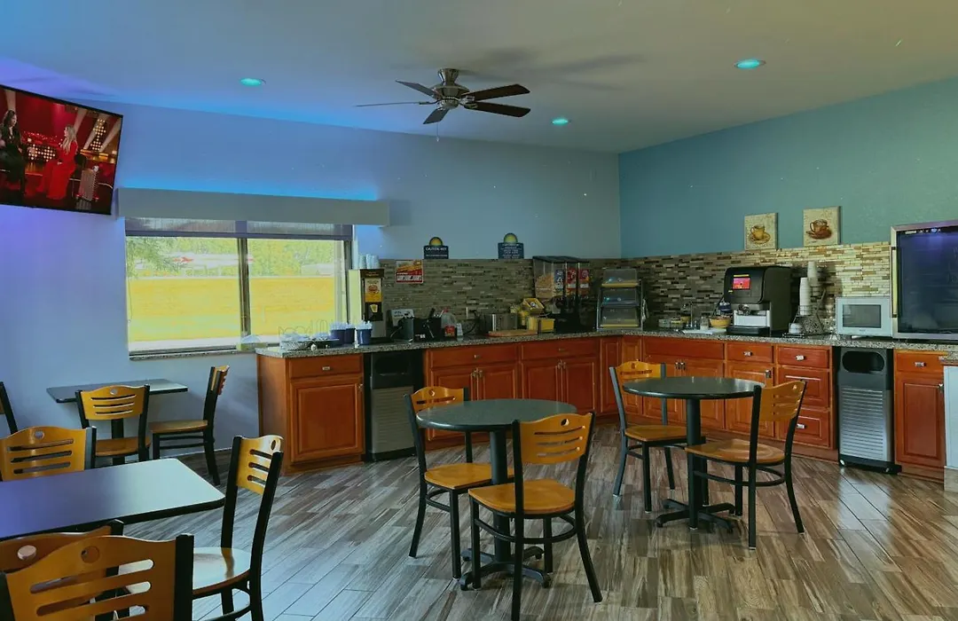 Days Inn By Wyndham Mankato-1