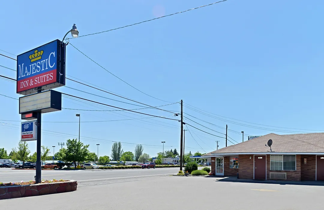 Majestic Inn & Suites-1