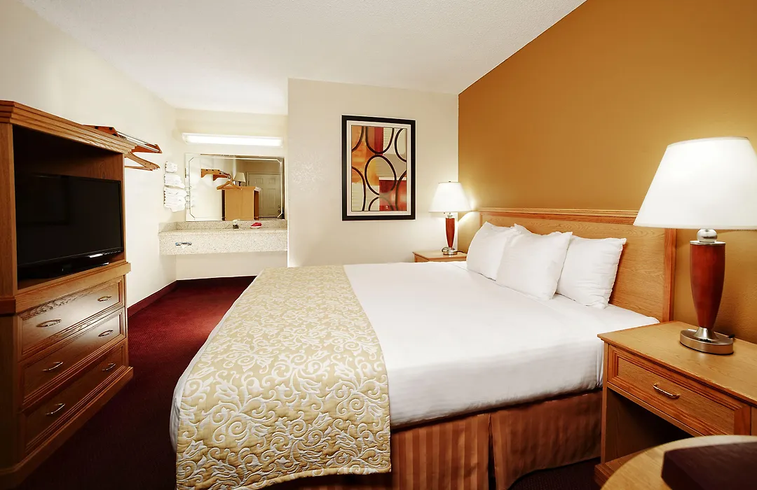 Whispering Hills Inn-1