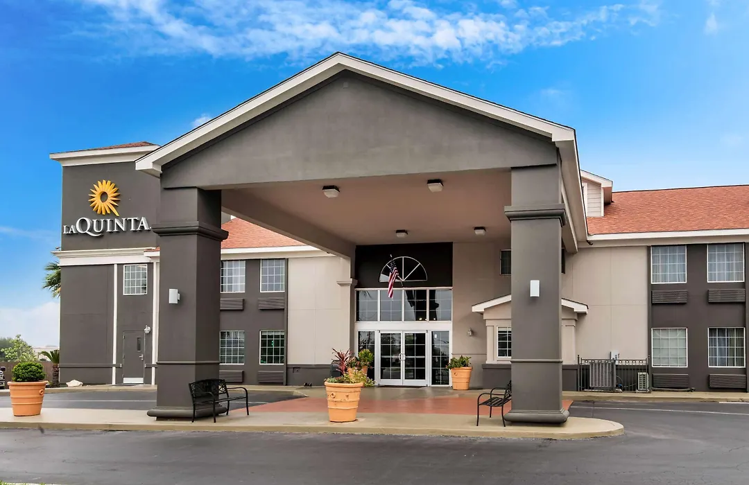 La Quinta Inn By Wyndham San Antonio Brooks City Base-1