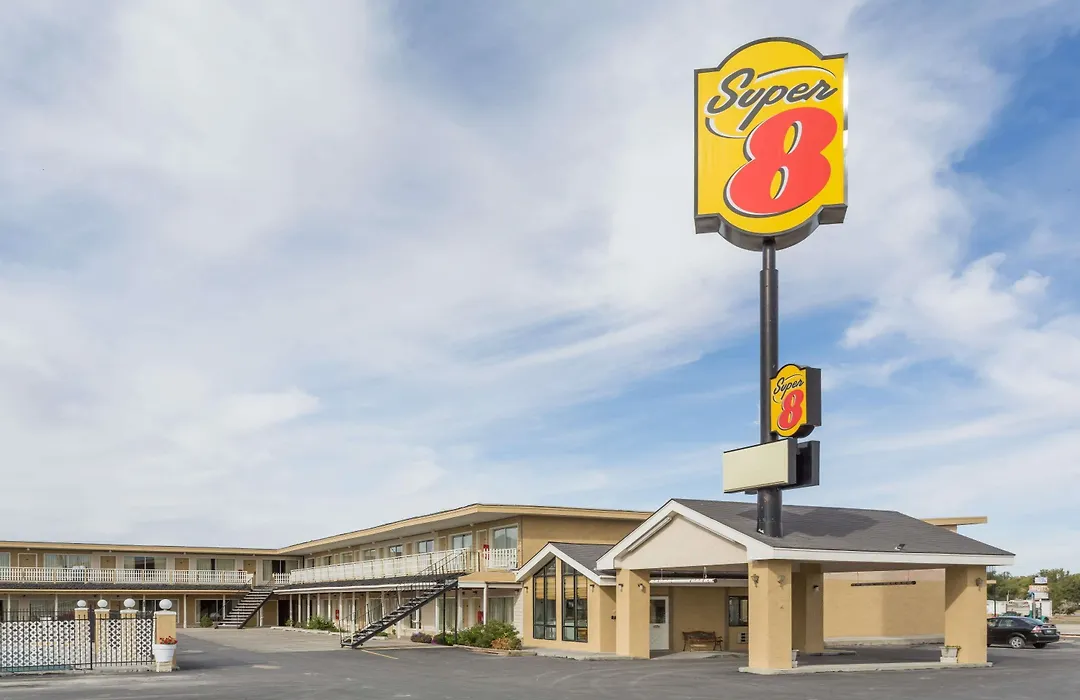 Super 8 By Wyndham Wells-1