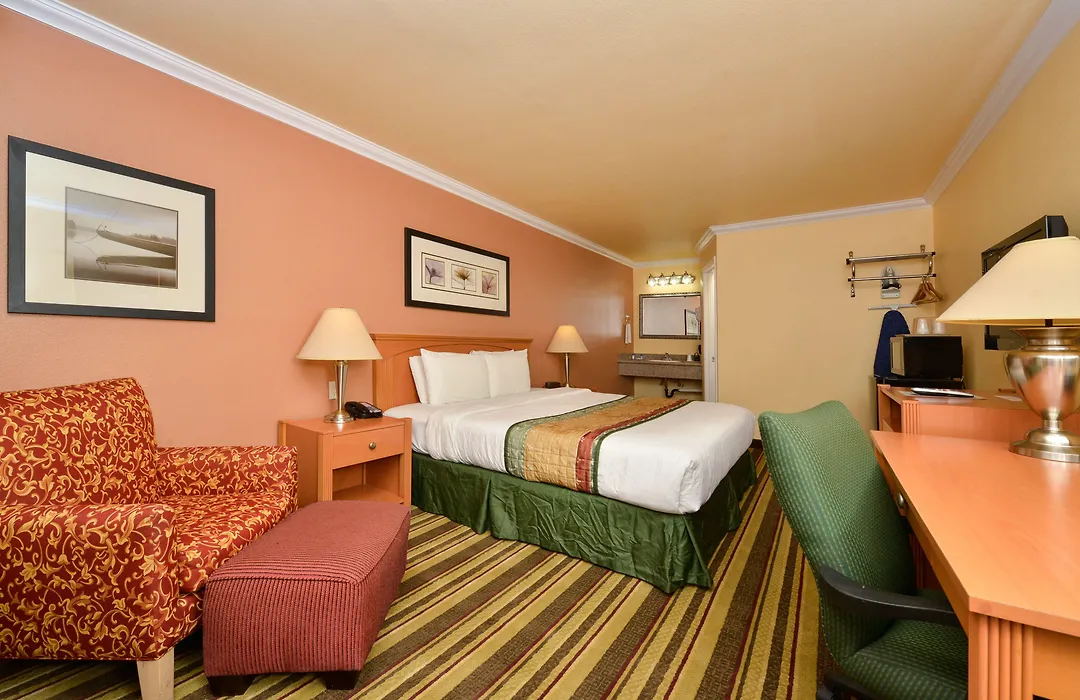 Inn By The Sfo-1