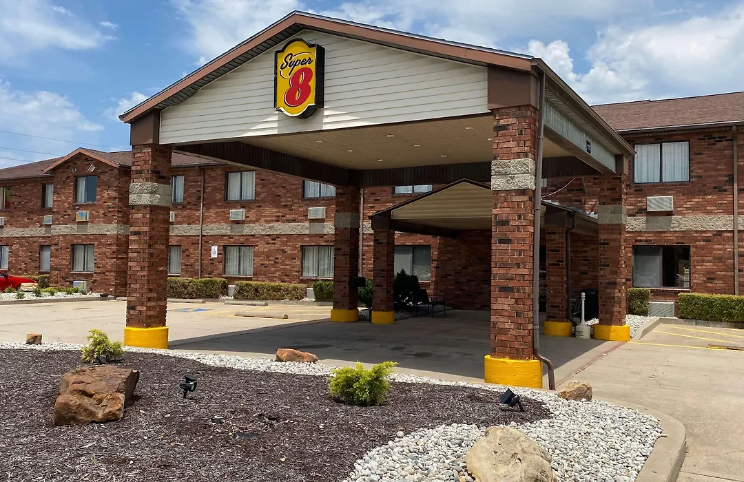 Super 8 By Wyndham Independence Ks-1