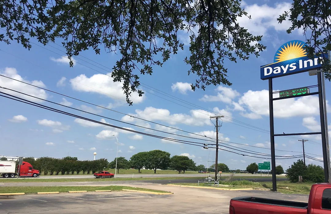 Days Inn By Wyndham Sherman-1