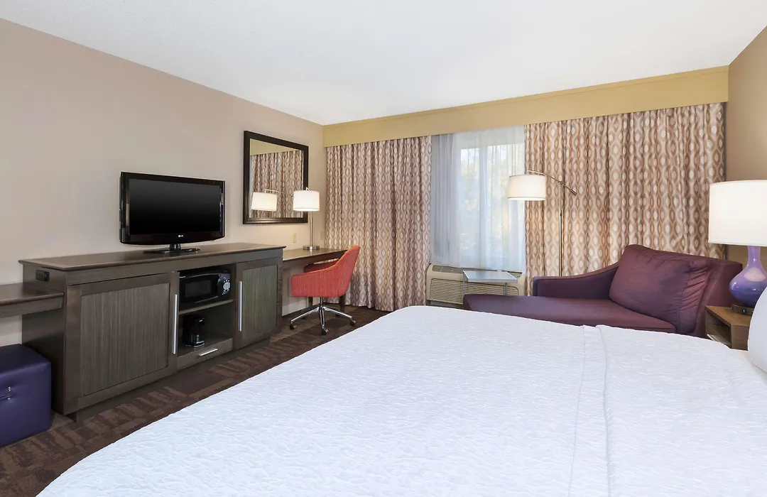 Hampton Inn Waterbury-1
