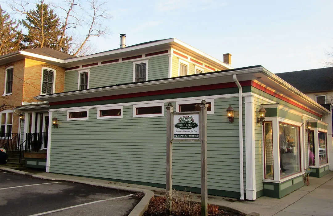 Hidden Garden Cottages & Suites-1
