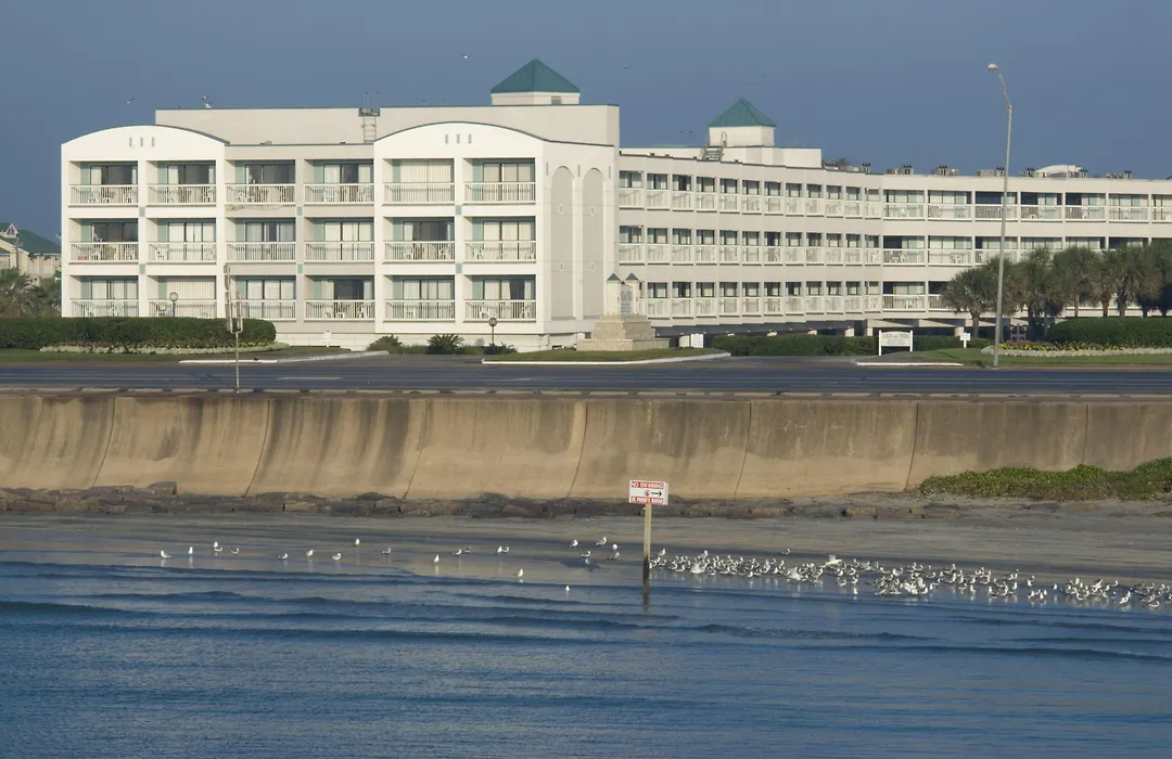 Casa Del Mar Beachfront Suites-1