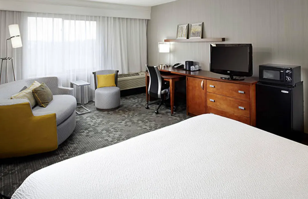 Courtyard By Marriott Akron Stow-1