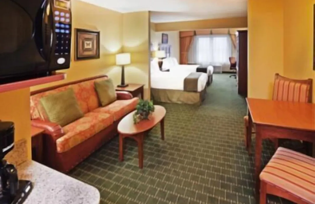 The Q Hotel & Suites-1