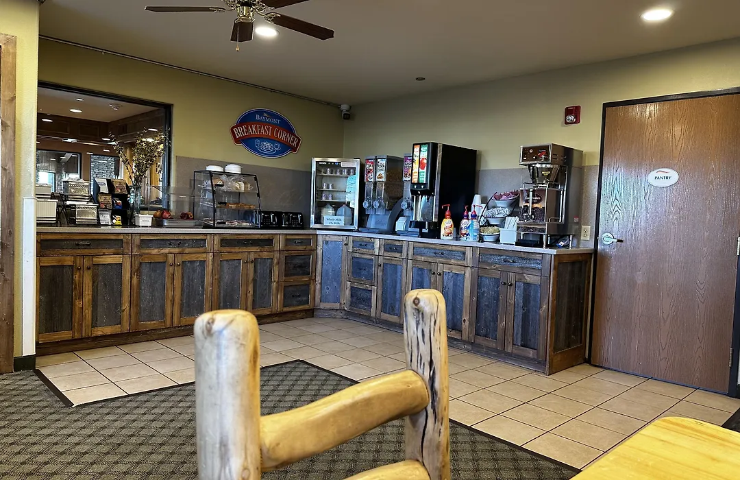 Pinedale Hotel & Suites-1