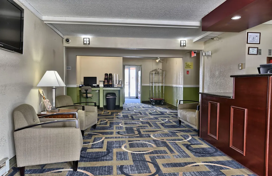 Super 8 By Wyndham Bangor-1