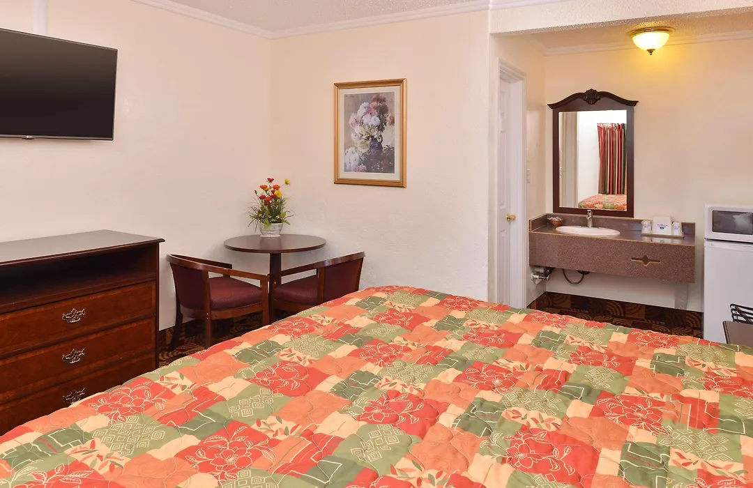 Americas Best Value Inn & Suites Klamath Falls-1