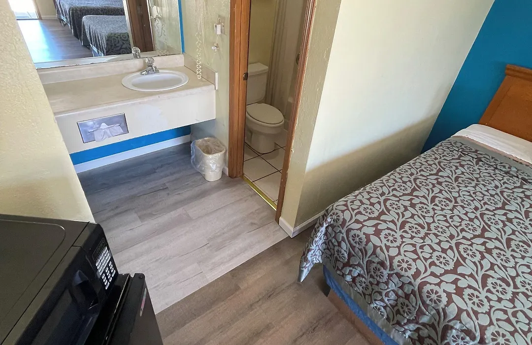 Executive Inn-1