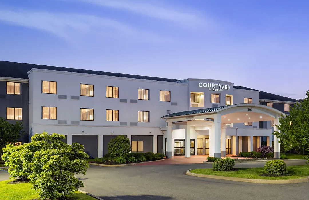 Courtyard By Marriott Kingston-1