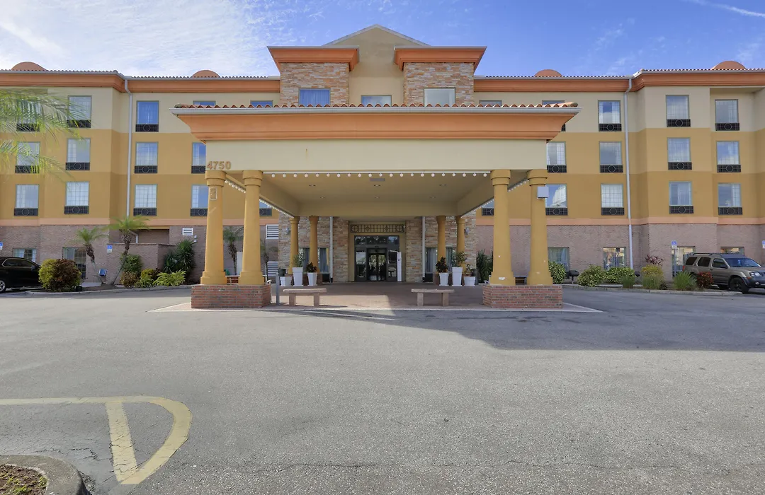 Country Inn & Suites By Radisson, Rj Stadium - Tampa Airport East-1