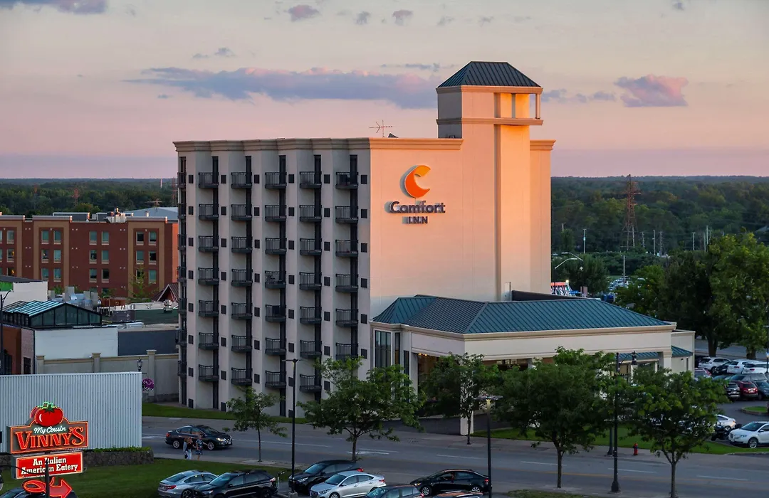 Comfort Inn Fallsview-1