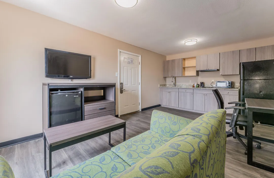Super 8 By Wyndham Lake Charles Northeast-1