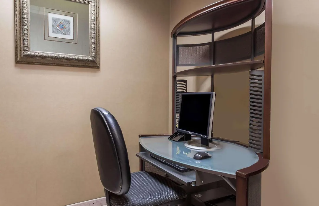 Days Inn & Suites By Wyndham Fort Pierce I-95-1