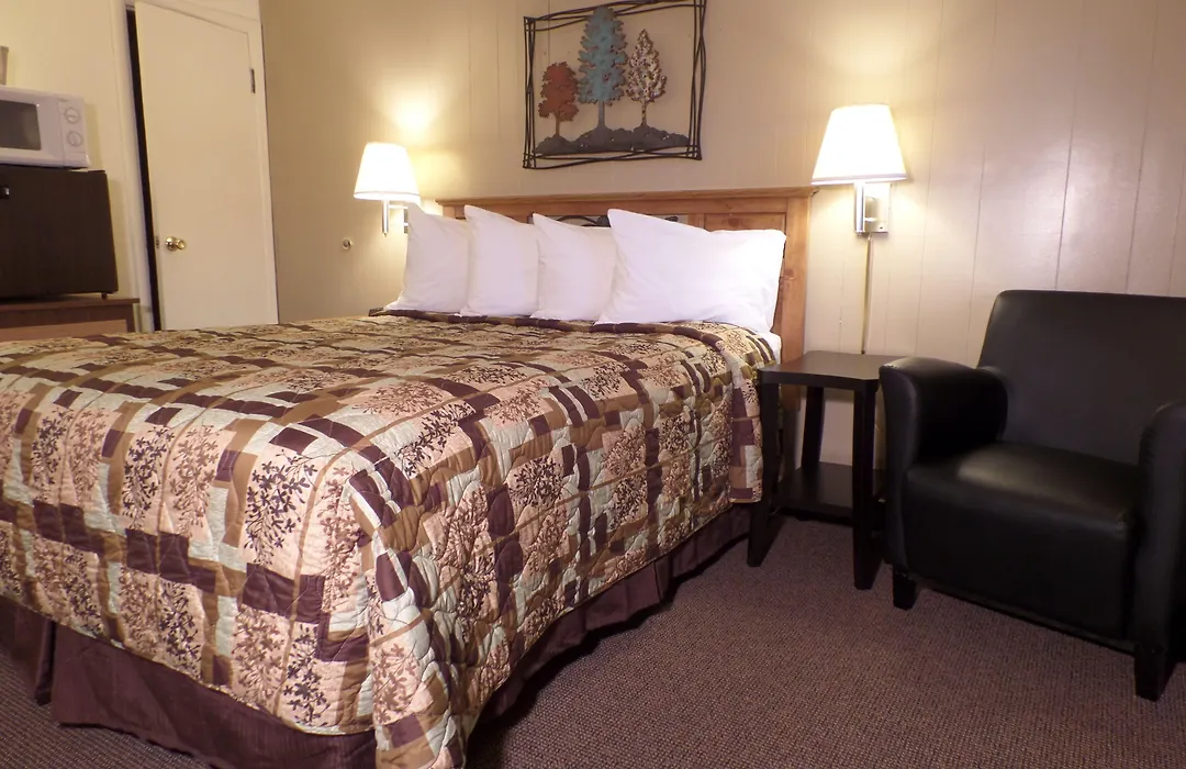 Kinnikinnik Motor Lodge-1