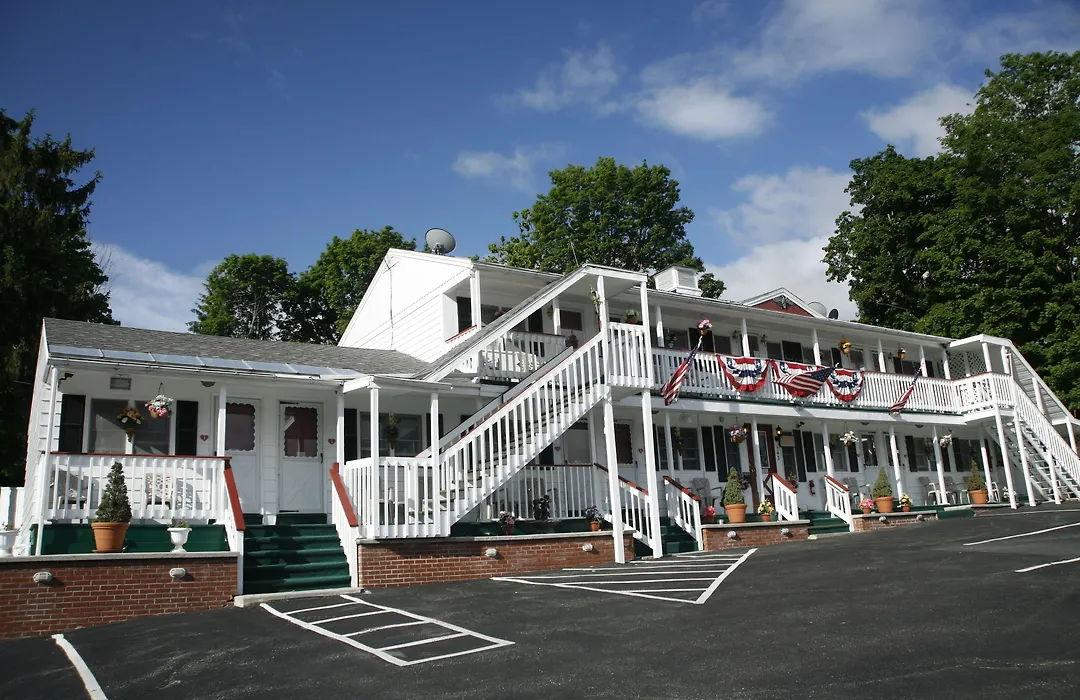 Bennington Motor Inn-1