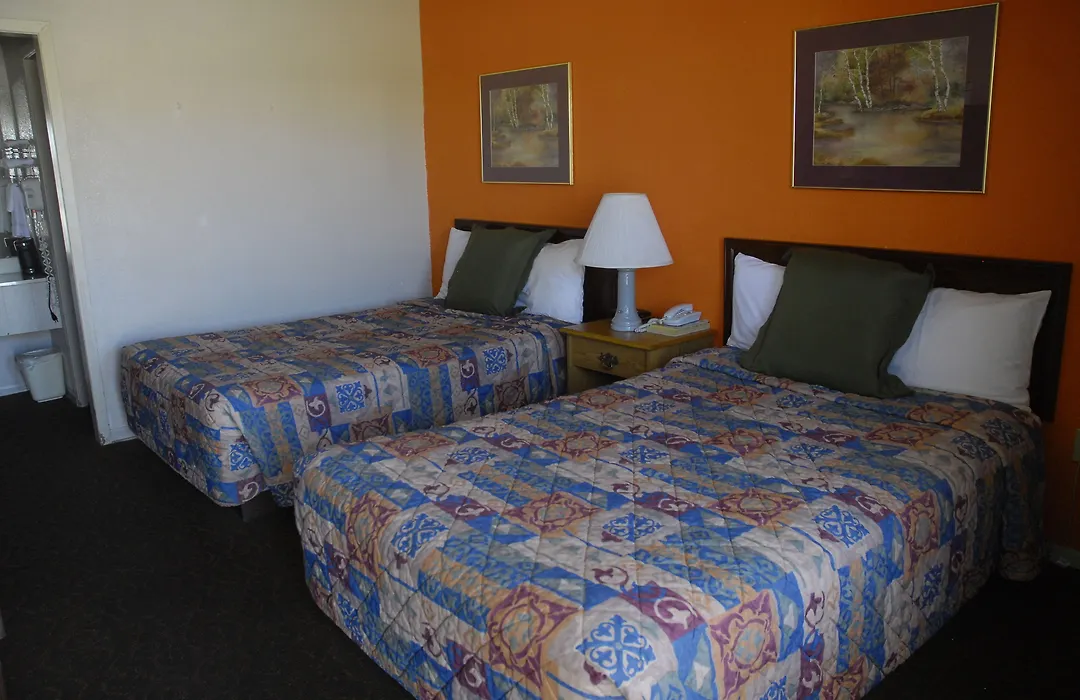 America'S Best Inn And Suites Emporia-1
