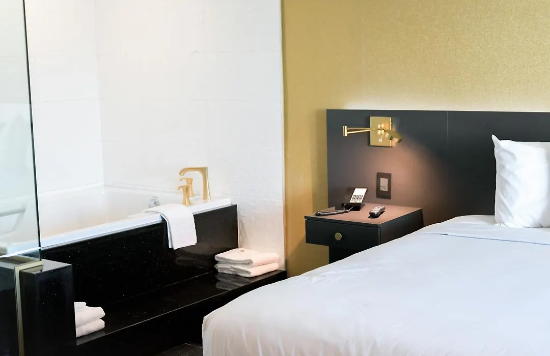 Glen Capri Inn And Suites - Burbank Universal-1