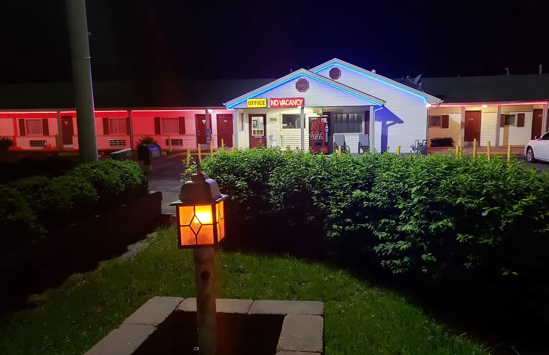 Super 7 Motel-1