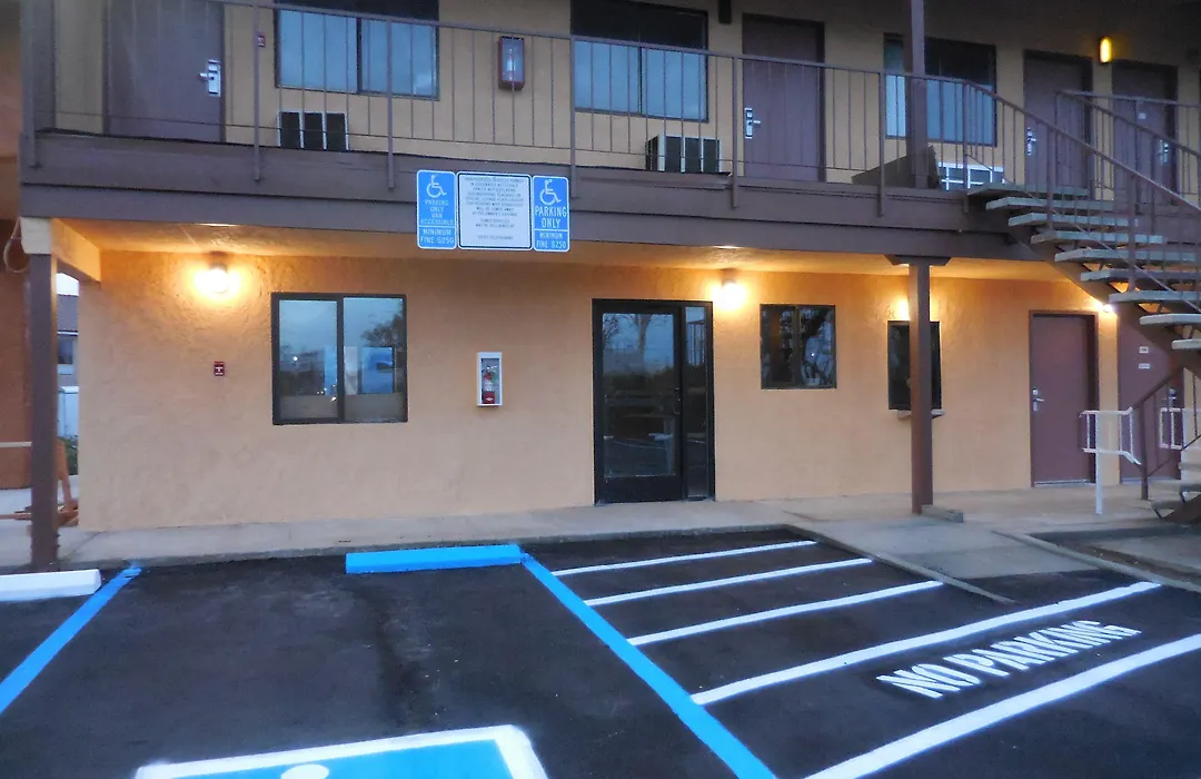 Best Economy Inn & Suites-1